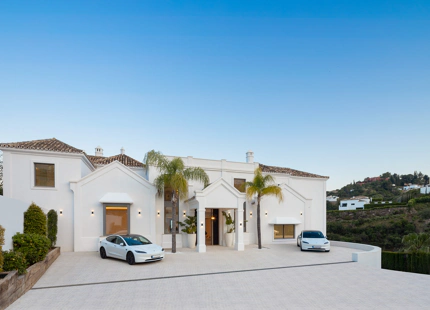 EXQUISITE ESTATE WITH PANORAMIC SEA VIEWS IN EL MADROÑAL