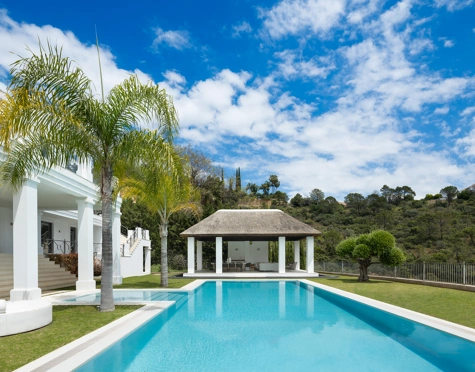 Villa for sale in El Madroñal, Benahavis