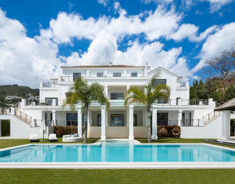 Villa for sale in El Madroñal, Benahavis