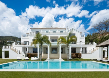 EXQUISITE ESTATE WITH PANORAMIC SEA VIEWS IN EL MADROÑAL