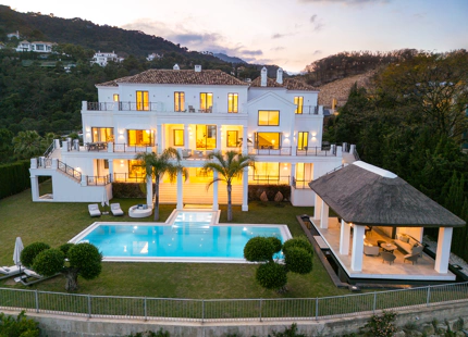 EXQUISITE ESTATE WITH PANORAMIC SEA VIEWS IN EL MADROÑAL