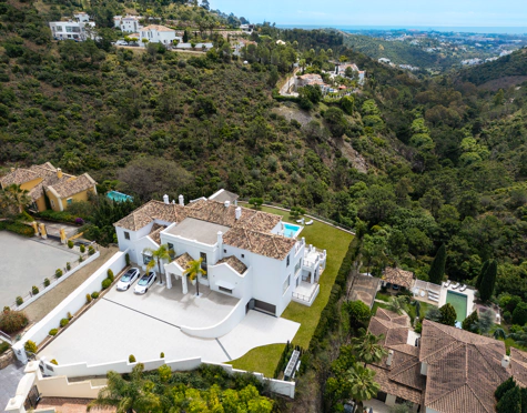 Villa for sale in El Madroñal, Benahavis