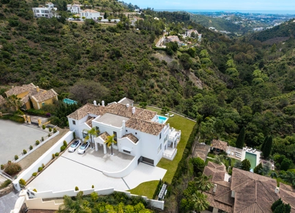 EXQUISITE ESTATE WITH PANORAMIC SEA VIEWS IN EL MADROÑAL
