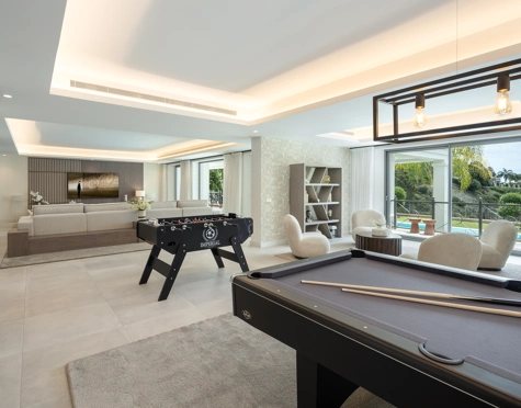 Villa for sale in El Madroñal, Benahavis