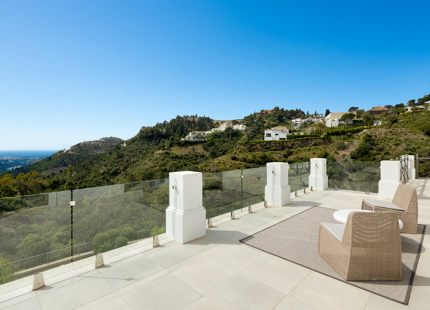 EXQUISITE ESTATE WITH PANORAMIC SEA VIEWS IN EL MADROÑAL