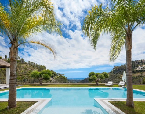 Villa for sale in El Madroñal, Benahavis
