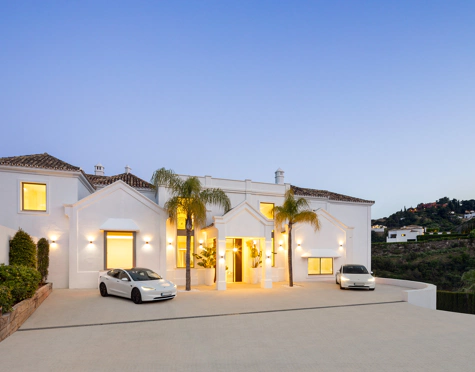 Villa for sale in El Madroñal, Benahavis