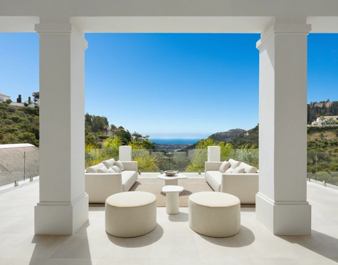 Villa for sale in El Madroñal, Benahavis