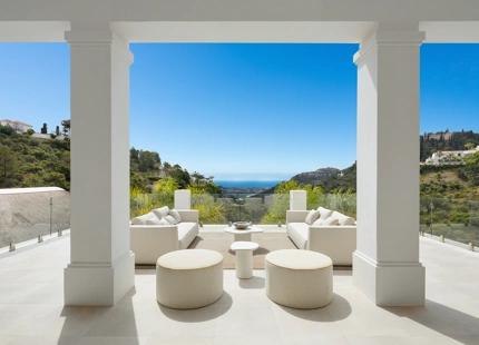 EXQUISITE ESTATE WITH PANORAMIC SEA VIEWS IN EL MADROÑAL