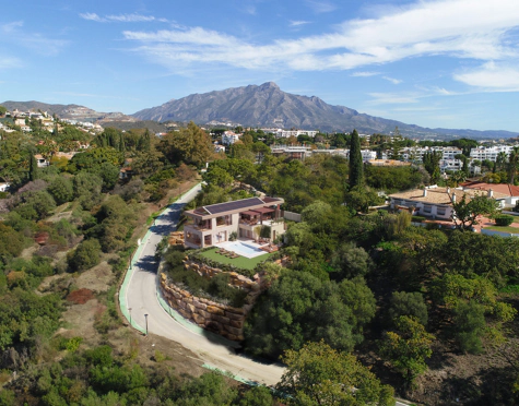 Villa for sale in Benahavis