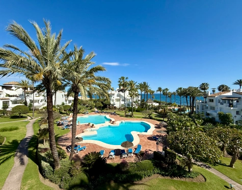 Ático en alquiler a corta temporada en Alcazaba Beach, Estepona East