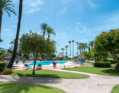 Ático en alquiler a corta temporada en Alcazaba Beach, Estepona East