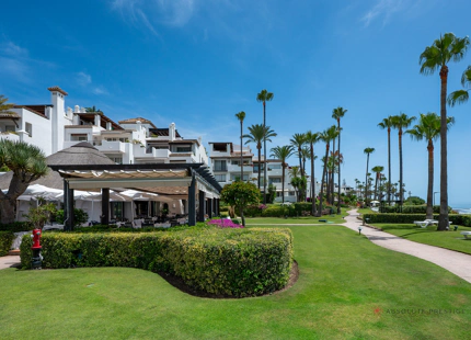 ÁTICO CON TERRAZA ORIENTADA AL SUR EN ALCAZABA BEACH