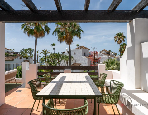 Ático en alquiler a corta temporada en Alcazaba Beach, Estepona East