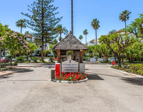 Ático en alquiler a corta temporada en Alcazaba Beach, Estepona East