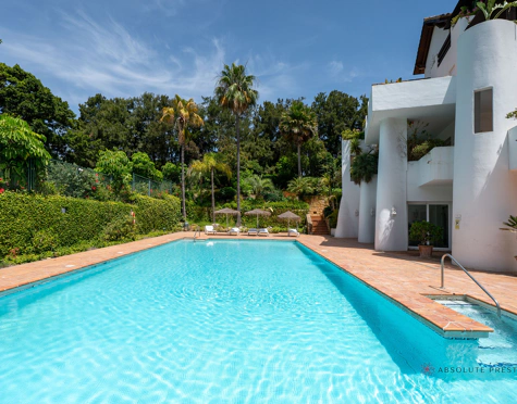 PENTHOUSE APARTMENT WITH SOUTH FACING TERRACE IN ALCAZABA BEACH