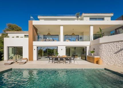 MODERN AND ELEGANT VILLA FOR SALE IN EL ROSARIO, MARBELLA
