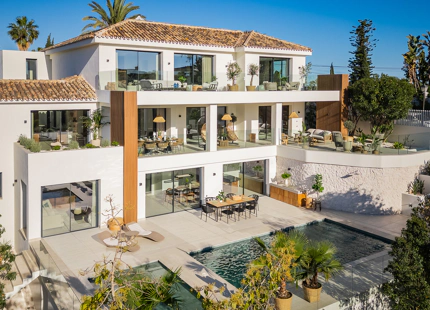 MODERN AND ELEGANT VILLA FOR SALE IN EL ROSARIO, MARBELLA
