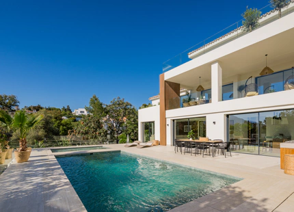 MODERN AND ELEGANT VILLA FOR SALE IN EL ROSARIO, MARBELLA