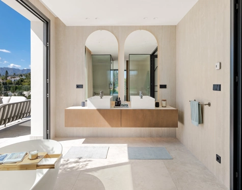 Villa for sale in El Rosario, Marbella Este