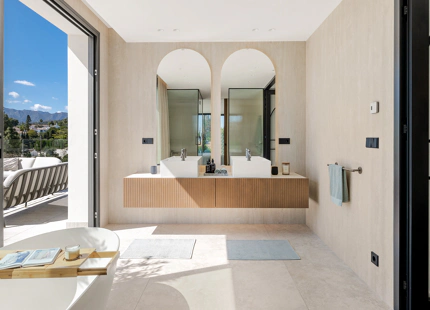 MODERN AND ELEGANT VILLA FOR SALE IN EL ROSARIO, MARBELLA