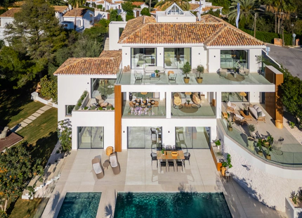 MODERN AND ELEGANT VILLA FOR SALE IN EL ROSARIO, MARBELLA