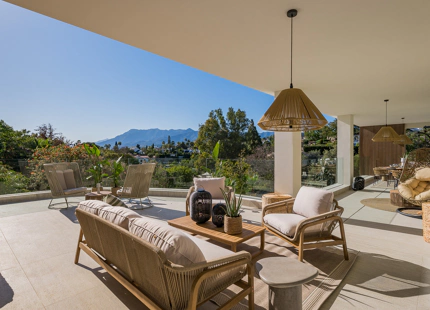 MODERN AND ELEGANT VILLA FOR SALE IN EL ROSARIO, MARBELLA