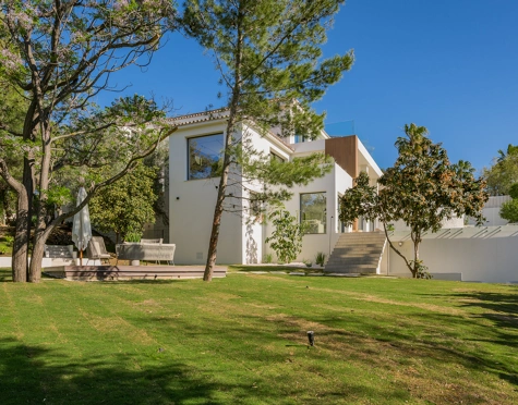 Villa for sale in El Rosario, Marbella Este