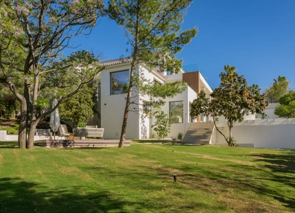 MODERN AND ELEGANT VILLA FOR SALE IN EL ROSARIO, MARBELLA