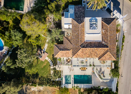 MODERN AND ELEGANT VILLA FOR SALE IN EL ROSARIO, MARBELLA