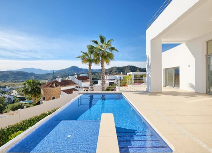NEWLY BUILT VILLA IN PUERTO DEL CAPITÁN, BENAHAVIS