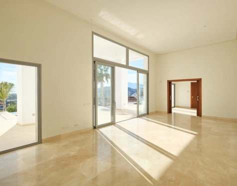 Villa en venta en Puerto del Capitan, Benahavis