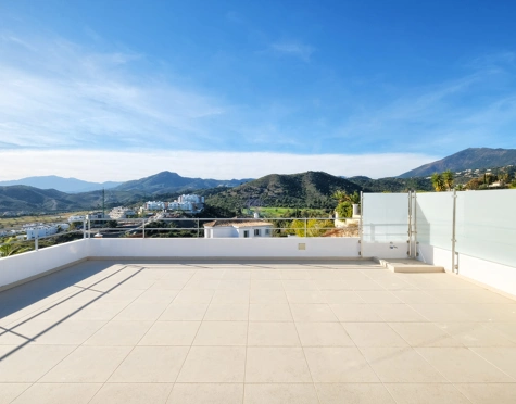 Villa en venta en Puerto del Capitan, Benahavis