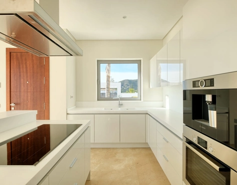 Villa en venta en Puerto del Capitan, Benahavis