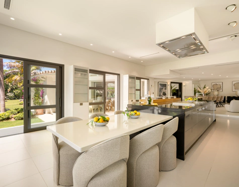 Villa en venta en La Cerquilla, Nueva Andalucia