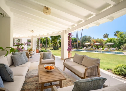 VILLA EXCEPCIONAL DE UNA SOLA PLANTA EN LA CERQUILLA CON JARDINES BOTÁNICOS Y TOTAL PRIVACIDAD