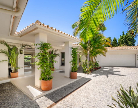 Villa en venta en La Cerquilla, Nueva Andalucia