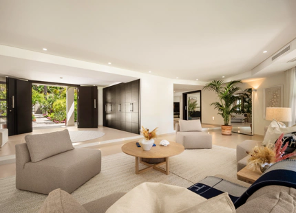 VILLA EXCEPCIONAL DE UNA SOLA PLANTA EN LA CERQUILLA CON JARDINES BOTÁNICOS Y TOTAL PRIVACIDAD