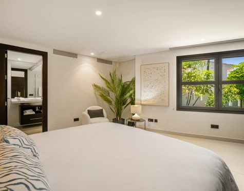 Villa en venta en La Cerquilla, Nueva Andalucia