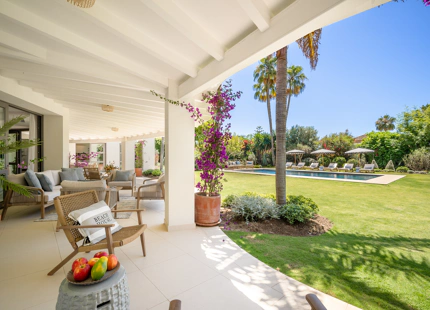 VILLA EXCEPCIONAL DE UNA SOLA PLANTA EN LA CERQUILLA CON JARDINES BOTÁNICOS Y TOTAL PRIVACIDAD