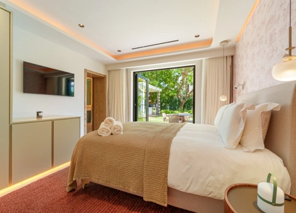 VILLA CONTEMPORÁNEA DE UNA SOLA PLANTA CON PRIVACIDAD Y ESTILO CERCA DE PUERTO BANÚS