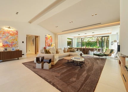 VILLA CONTEMPORÁNEA DE UNA SOLA PLANTA CON PRIVACIDAD Y ESTILO CERCA DE PUERTO BANÚS