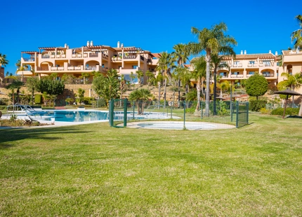 SPECTACULAR ONE-LEVEL PENTHOUSE WITH PANORAMIC SEA VIEWS IN BENAHAVÍS