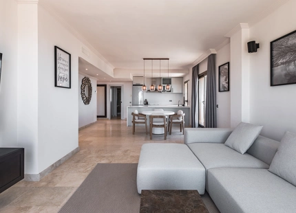 SPECTACULAR ONE-LEVEL PENTHOUSE WITH PANORAMIC SEA VIEWS IN BENAHAVÍS