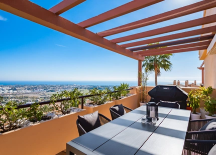 SPECTACULAR ONE-LEVEL PENTHOUSE WITH PANORAMIC SEA VIEWS IN BENAHAVÍS