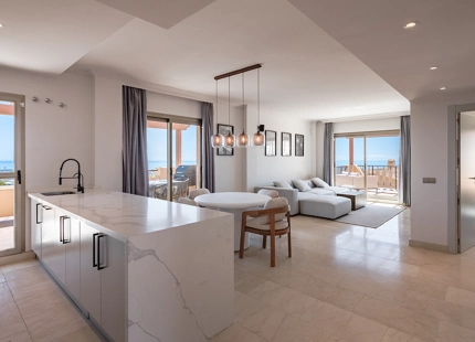 SPECTACULAR ONE-LEVEL PENTHOUSE WITH PANORAMIC SEA VIEWS IN BENAHAVÍS