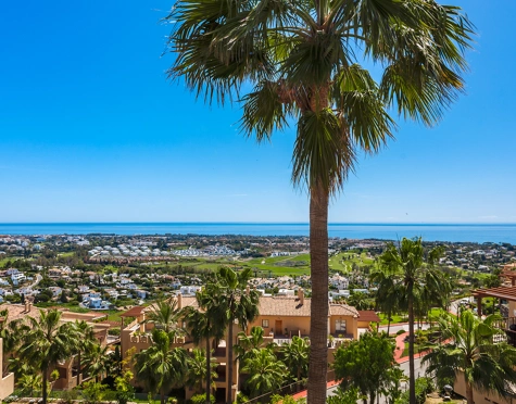Penthouse for sale in Benahavis