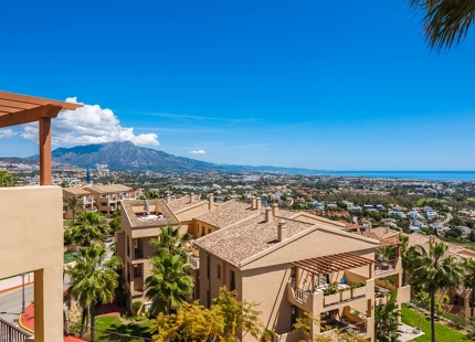 SPECTACULAR ONE-LEVEL PENTHOUSE WITH PANORAMIC SEA VIEWS IN BENAHAVÍS