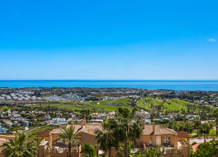SPECTACULAR ONE-LEVEL PENTHOUSE WITH PANORAMIC SEA VIEWS IN BENAHAVÍS