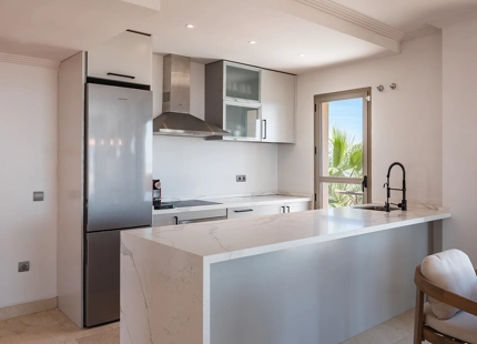 SPECTACULAR ONE-LEVEL PENTHOUSE WITH PANORAMIC SEA VIEWS IN BENAHAVÍS